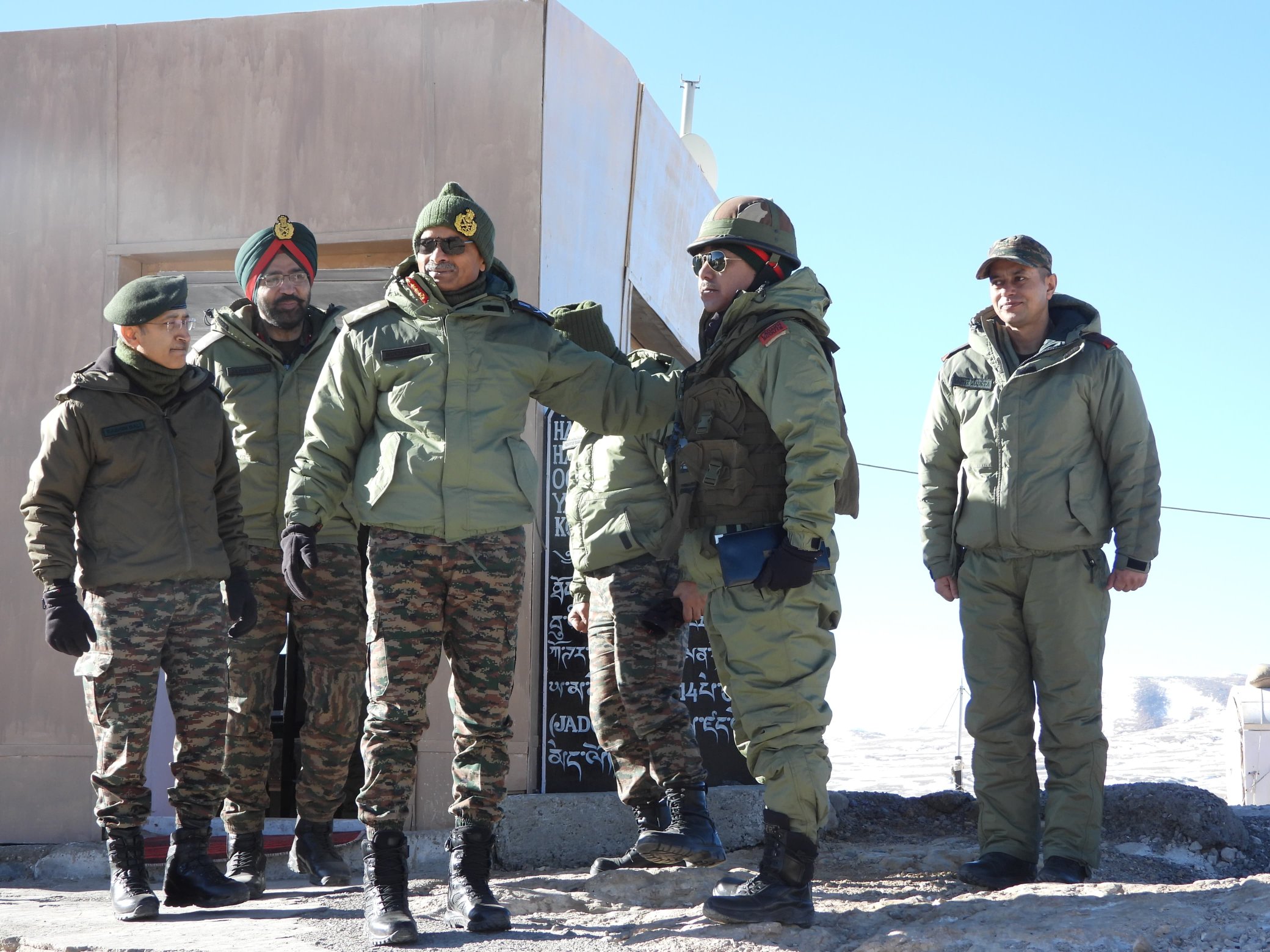 'Northern Army commander Lt Gen MV Suchindra Kumar visited the formations deployed in the Super High Altitude Area of #Ladakh '