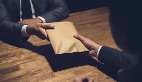 'ACB Trap in Srinagar: Deputy Director Agriculture & Alleged Tout Held Taking Rs 50,000 Bribe'