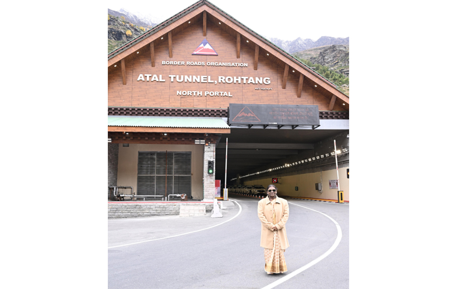 'President Droupadi Murmu Visits Atal Tunnel in Rohtang, Calls It an Engineering Marvel'