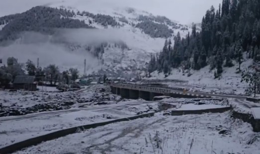 'Mughal Road Closed After Fresh Snowfall in Higher Reaches of Kashmir'